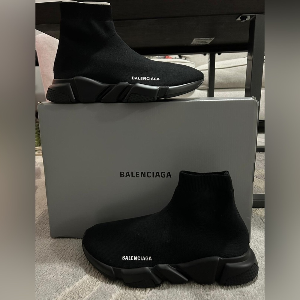 BRAND NEW BALENCIAGA SPEED SNEAKERS AUTHENTIC ORIGINALS.